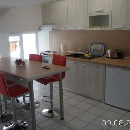 Kouros Center דירה *