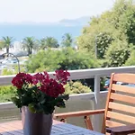 Kouros Center Apartament *