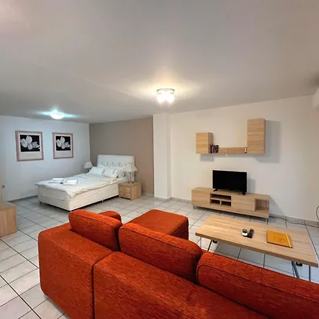 Kouros Center Apartment