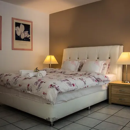 Kouros Center Apartment