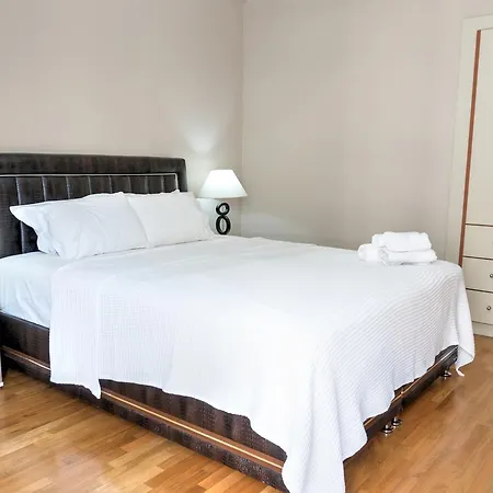 Kouros Center Apartment