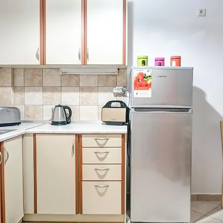 Apartament Kouros Center *