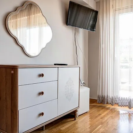 Kouros Center Apartment *